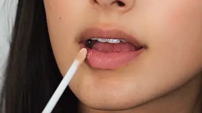 Perfect Skin Conditioning Lip Gloss - Aura - Image 2